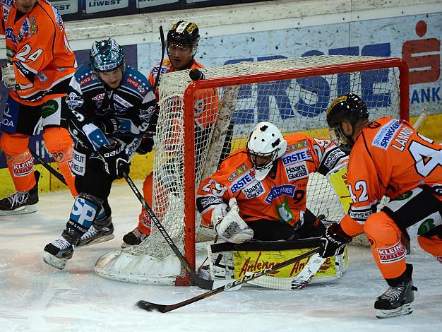 Danny Irmen, Linz vor Tormann Frederic Cloutier, Graz, Liwest Black Wings Linz vs Moser Medical Graz99ers