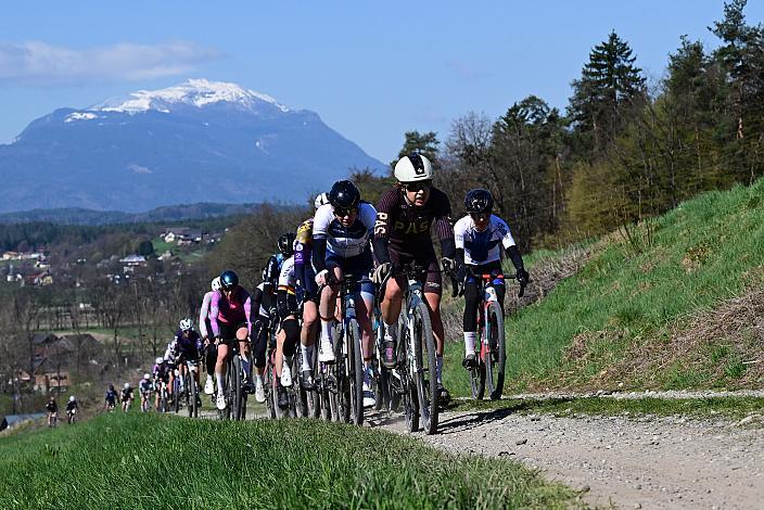 2. Platz Karolina Migon (POL, PAS Racing) 3. Platz Carolin Schiff  (GER Canyon CLLCTV)  06.04.2025 RAD 2. UCI Woerthersee Gravel Race Damen, Velden am Wörthersee