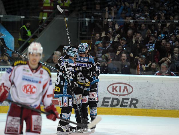 Team Linz feiert (Liwest Black Wings Linz) und (EC KAC), EHC Liwest Black Wings Linz vs EC KAC, Play-Offs, Semifinale 