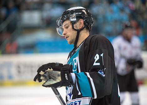 Philipp Lukas (EHC Liwest Black Wings Linz)  EHC Liwest Black Wings Linz  vs Straubing Tigers
