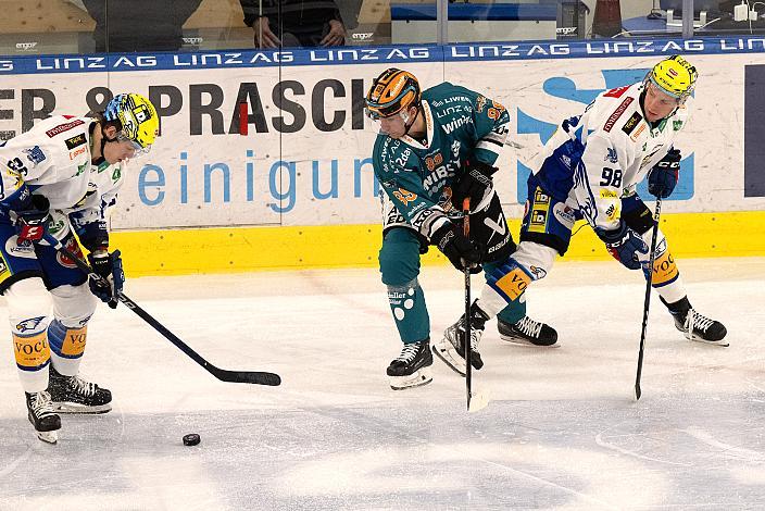 Marco Brucker (Steinbach Black Wings Linz) Blaz Tomazevic (EC iDM Wärmepumpen VSV) Steinbach Black Wings Linz vs EC ID Wärmepumpen VSV, 47. Runde, Retro Night, ICE Hockey League, Steinbach Black Wings Linz, Linz AG Eisarena 