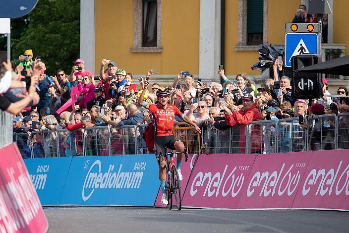 Etappensieger Santiago Buitrago (COL, Bahrain - Victorious) Stage 17 Ponte di Legno - Lavarone, 105. Giro d Italia, UCI Worl Tour