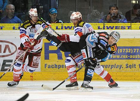 Michael Mayr #8,Liwest Black Wings Linz vs EC KAC