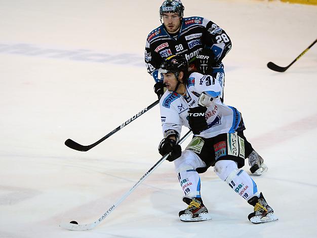 #21 Philipp Lukas, Linz und #37 Frank Banham, Szekesfehervar, EHC Liwest Black Wings Linz vs SAPA Fehervar AV19