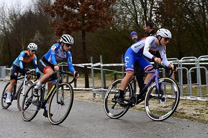 Kristyna Zemanova (CZE, VIF Cycling Team), führt das Rennen an, Damen, 4.Radquerfeldein GP um das Sportzentrum Gunskirchen, Rad Cyclo Cross,