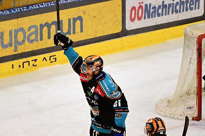 Sean Collins (Steinbach Black Wings Linz) feiert das Tor zum 1. zu 0,  Win2Day ICE Hockey League,  Steinbach Black Wings Linz vs Tiwag Innsbruck - Hydro Fehervar AV 19