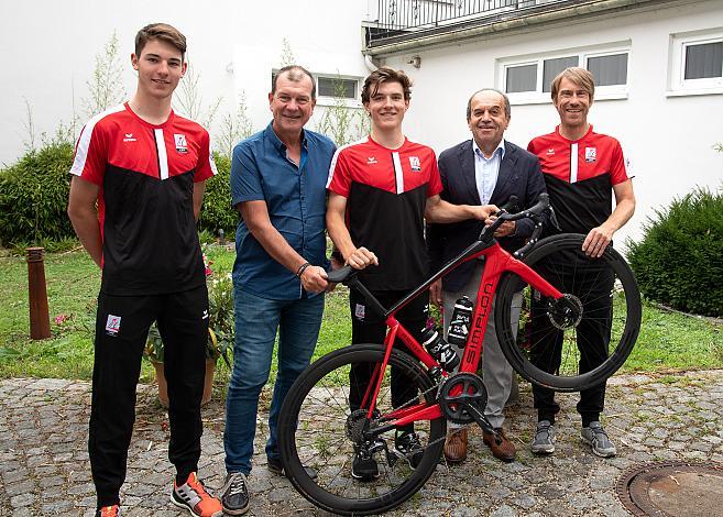 v.l. v.l. Jakob Purtscheller (AUT, Team Felbermayr Wels), Walter Ameshofer (LRV OÖ Vize Präsident), Adrian Stieger (AUT, RC ARBÖ Felbermayr Wels), Paul Resch (Präsident LRV Oberösterreich), Valentin Zeller (LRV OÖ Landestrainer Radsport),Pressekonferenz, 46. Int. Keine Sorgen Oberösterreich Juniorenrundfahrt
