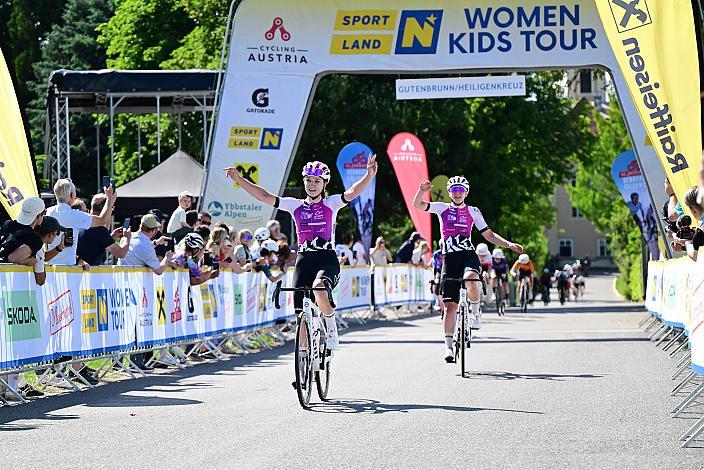 Podest 2. Etappe, 2. Platz Maja Tracka (POL, MAT Atom Deweloper Wroclaw), Siegerin Olga Wankiewicz (POL, MAT Atom Deweloper Wroclaw),  3. Platz Tsige Kiros (ETH,  Canyon Sram Zondacrypto Generation)  Sportland NÖ women tour