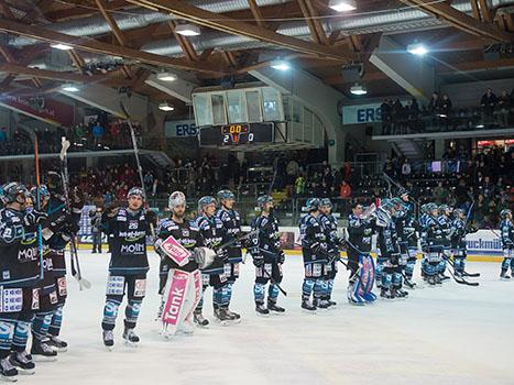 linz feiert das 2 zu 0, EHC Liwest Black Wings Linz vs Fehervar AV19, Pick Round