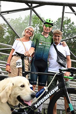 Valentin Poschacher (AUT, Hrinkow Advarics) mit Familie 1. Etappe von Graz - Gamlitz, 188km, Tour of Austria