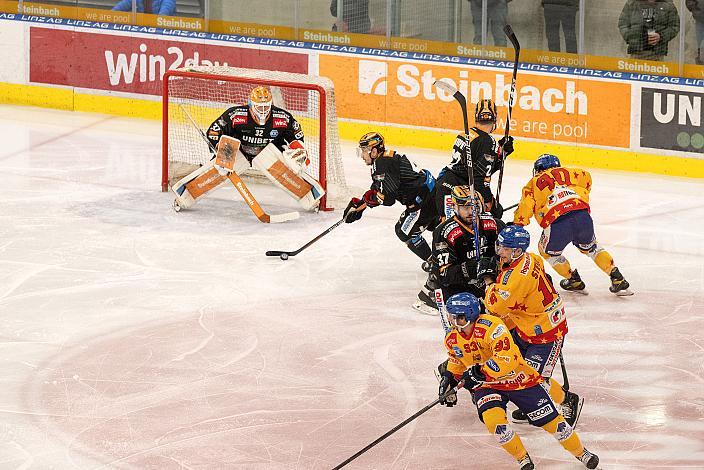 Daine Todd (Steinbach Black Wings Linz) Steinbach Black Wings Linz vs  - Migross Supermercati Asiago Hockey 1935, Runde 37, ICE Hockey League, Steinbach Black Wings Linz, Linz AG Eisarena 