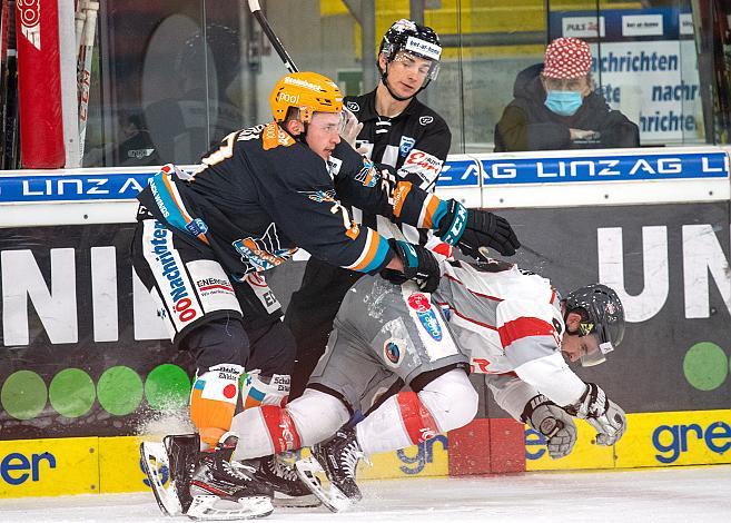 Moritz Matzka (Steinbach Black Wings 1992), Brock Higgs (iClinic Bratislava Capitals) Bratislava Capitals vs Steinbach Black Wings 1992, Auswärtsspiel statt in Bratislava in Linz, Eishockey, Bet at Home ICE Hockey League