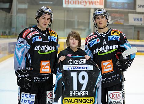 Daniel Oberkofler und Martin Mairitsch gratulieren zum Geburtstag, Liwest Black Wings Linz vs. HDD TILIA Olimpija Ljubljana