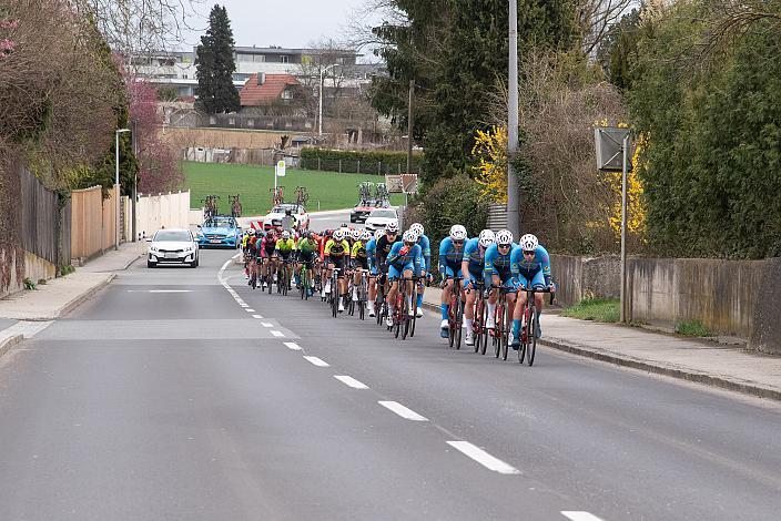 Team Felbermayr Simplon Wels  an der Spitze des Feldes Herren Elite, U23, Radliga, 62. Radsaison-Eröffnungsrennen Leonding, Oberösterreich