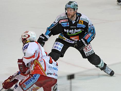 Jan-Axel Alavaara, Linz und Dieter Kalt, KAC, EHC Liwest Black Wings Linz vs. EC KAC Finale 1