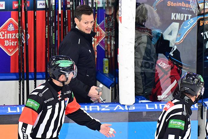 Head Coach Philipp Lukas (Steinbach Black Wings Linz)  Win2Day ICE Hockey League,  Steinbach Black Wings Linz vs  Migross Supermercati Asiago Hockey 1935,  Linz AG Eisarena 