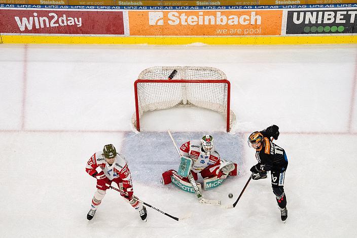 Cole Hults (HCB Südtirol Alperia), Tormann Samuel Harvey (HCB Suedtirol Alperia), Brodi Stuart (Steinbach Black Wings Linz) Steinbach Black Wings Linz vs HCB Südtirol Alperia, Viertelfinale, 6. Runde ICE Hockey League, Linz AG Eisarena 