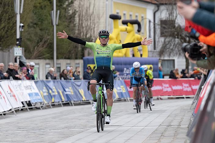 Sieger Riccardo Verza (ITA, Hrinkow Advarics) Herren Elite, U23, Radliga, 62. Radsaison-Eröffnungsrennen Leonding, Oberösterreich