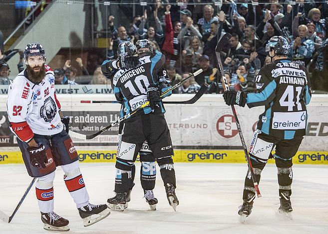  Jonathan D Aversa (EHC Liwest Black Wings Linz) und Dragan Umicevic (EHC Liwest Black Wings Linz) feiern EHC Liwest Black Wings Linz vs EKHL Medvescak Zagreb