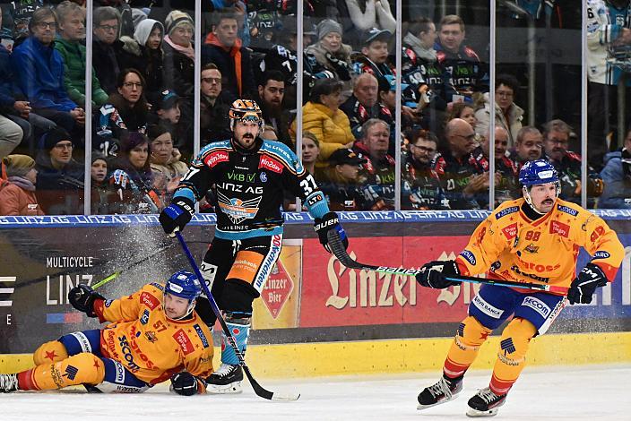 Matthew Cairns (Migross Supermercati Asiago Hockey 1935), Andreas Kristler (Steinbach Black Wings Linz), Carter Turnbull (Migross Supermercati Asiago Hockey 1935),  Win2Day ICE Hockey League,  Steinbach Black Wings Linz vs  Migross Supermercati Asiago Hockey 1935,  Linz AG Eisarena 