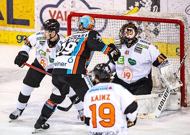 Im Bild: Justin Florek (EHC Liwest Black Wings Linz) vor Tormann Christopher Nihlstorp (Moser Medical Graz 99ers) Eishockey,  EHC Liwest Black Wings Linz vs Graz 99ers