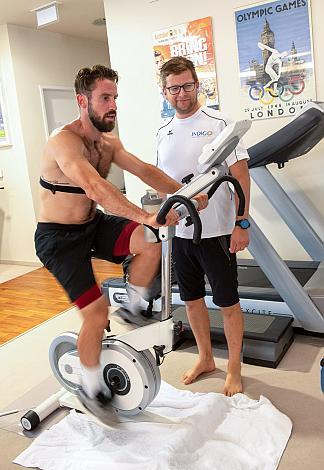 Will Pelletier (Steinbach Black Wings Linz) beim Ergotest mit Sportwissenschafter Christoph Panholzer, Ergotest bei INDIGO Therapiezentrum Linz, Steinbach Black Wings Linz, Eishockey, Bet at Home ICE Hockey League