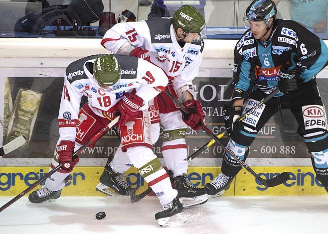 Jonathan D Aversa (EHC Liwest Black Wings Linz) bockt Viktor Schweitzer (HCB Suedtirol Alperia) und Anton Bernard (HCB Suedtirol Alperia)  EHC Liwest Black Wings Linz vs HCB Suedtirol Alperia