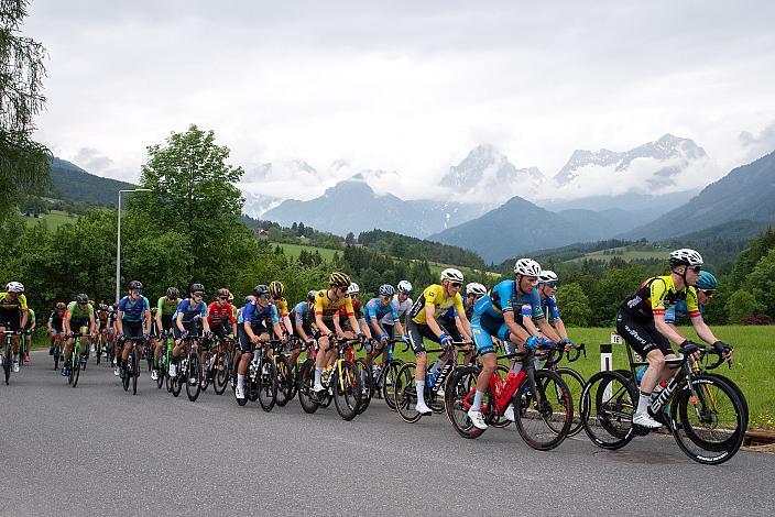 Das Peleton in Vorderstoder, 3. Etappe St.Florian/Asten  - Hinterstoder, Int. Raiffeisen Oberösterreich Rundfahrt UCI Kat. 2.2