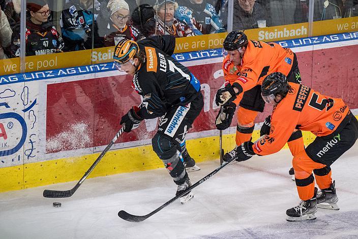 Brian Lebler (Steinbach Black Wings Linz), Jacob Pfeffer (Moser Medical Graz 99ers), Aleksi Salonen (Moser Medical Graz 99ers)Steinbach Black Wings Linz vs Moser Medical Graz 99ers, Pre-Play-Offs, 3. Runde ICE Hockey League, Steinbach Black Wings Linz, Linz AG Eisarena 