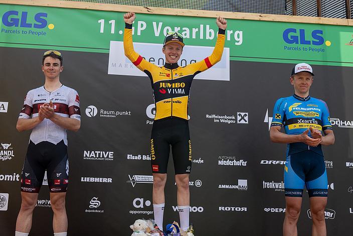 das Siegerpodest v.l. 2. Platz Matevz Govekar (SLO, Tirol KTM Cycling Team), Sieger. Johannes Staune-Mittet (NOR, Team Jumbo-Visma), 3. Platz Rainer Kepplinger (AUT, Hrinkow Advarics)   Herren Elite, U23, Radliga, GP Vorarlberg, Nenzing