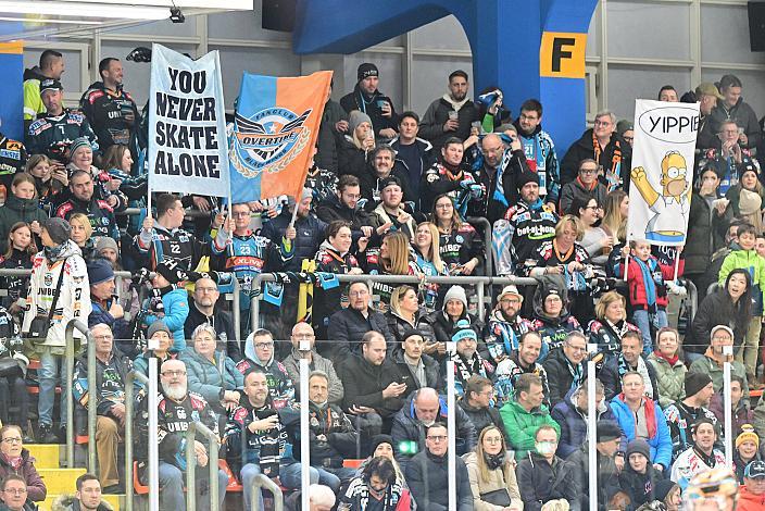 Die Fans der Steinbach Black Wings Linz Steinbach Black Wings Linz vs BEMER Pioneers Vorarlberg, ICE Eishockey Liga, Linz AG Eisarena