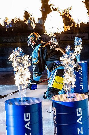 Captain Brian Lebler (Steinbach Black Wings Linz) Win2Day ICE Hockey League,  Steinbach Black Wings Linz vs  Pioneers Vorarlberg,  Linz AG Eisarena