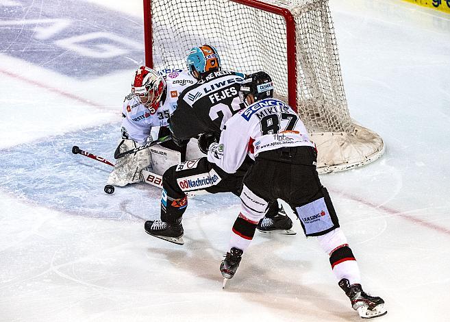 Tormann Teemu Tapio Lassila (HC Orli Znojmo), Hunter Fejes (EHC Liwest Black Wings Linz), Ondrej Miklis (HC Orli Znojmo),  Eishockey,  EHC Liwest Black Wings Linz vs HC Orli Znojmo