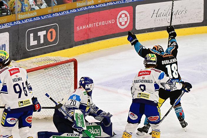 Ken Ograjensek (Steinbach Black Wings Linz) feiert das Tor zum 1 zu 0,  Win2Day ICE Hockey League,  Steinbach Black Wings Linz vs  EC VSV,  Linz AG Eisarena 