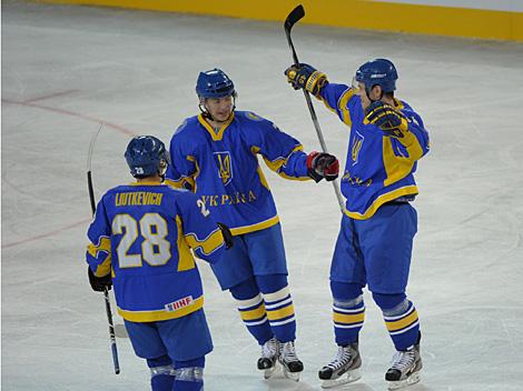 Die Ukraine feiert ein Tor, Team Austria. Oesterreich und Team Ukraine  
