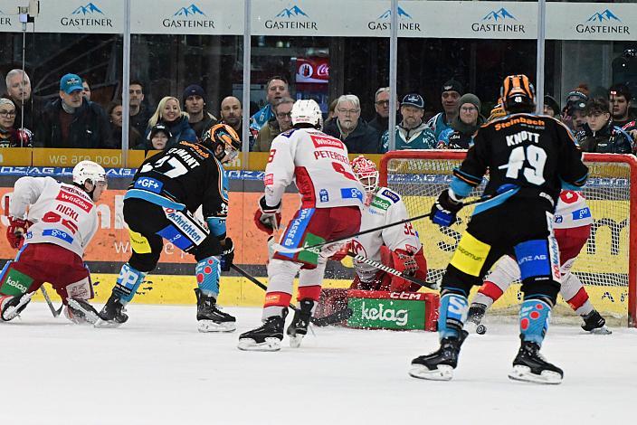 Shawn St.Amant (Steinbach Black Wings Linz) trifft zum Sieg in der Overtime, Win2Day ICE Hockey League,  Steinbach Black Wings Linz vs EC KAC,  Linz AG Eisarena