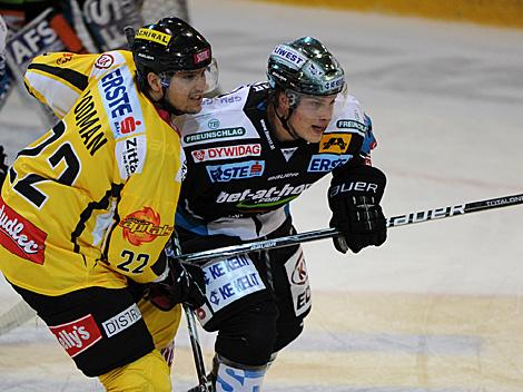 Brian Lebler, Linz und Marcel Rodman, Vienna, EHC Liwest Black Wings Linz vs. UPC Vienna Capitals