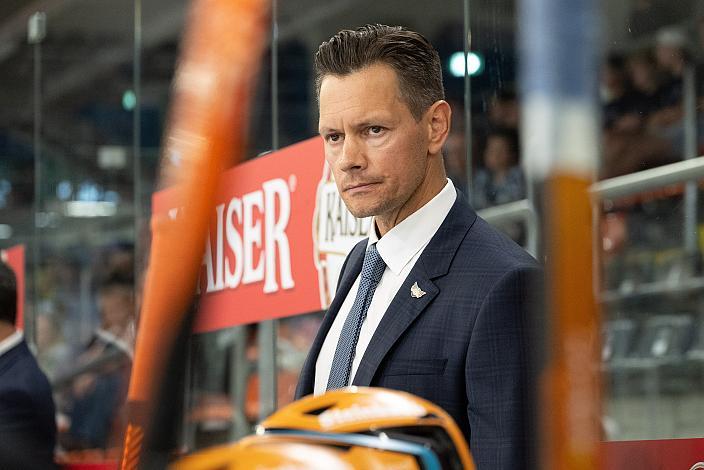 Head Coach Philipp Lukas (Steinbach Black Wings Linz) auf der Spielerbank, Steinbach Black Wings Linz vs Olimpija Ljubljana,  WIn2day ICE Hockey League