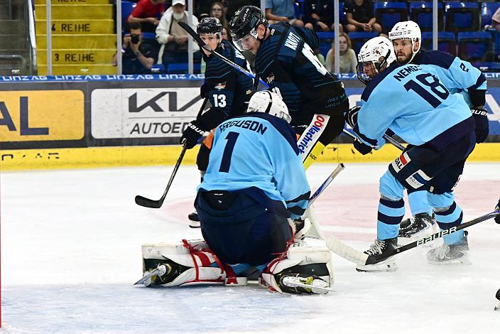Graham Knott (Steinbach Black Wings Linz) , Tormann Dylan Ferguson (HK Nitra) Steinbach Black Wings Linz - HK Nitra (SVK), Linz AG Eisarena