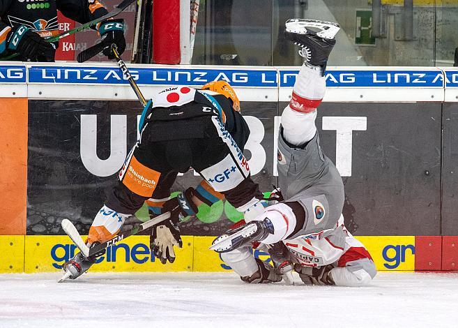 Moritz Matzka (Steinbach Black Wings 1992), Brock Higgs (iClinic Bratislava Capitals) Bratislava Capitals vs Steinbach Black Wings 1992, Auswärtsspiel statt in Bratislava in Linz, Eishockey, Bet at Home ICE Hockey League