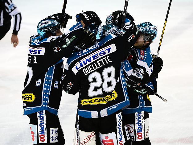 Die Linzer feiern (Liwest Black Wings Linz) und (EC VSV), EHC Liwest Black Wings Linz vs EC VSV, Play-Offs, Viertelfinale 