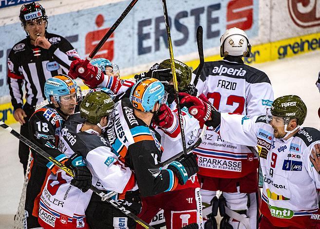 Im Bild:  Rangelei mit Justin Florek (EHC Liwest Black Wings Linz)Eishockey,  EHC Liwest Black Wings Linz vs HCB SÃ¼dtirol Alperia 