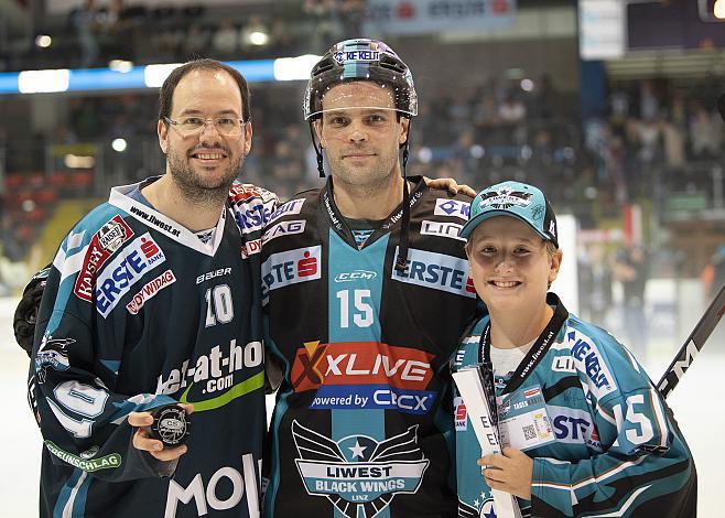 Fans des Abends Kevin Kapstad (EHC Liwest Black Wings Linz) EHC Liwest Black Wings Linz vs HCB Suedtirol Alperia