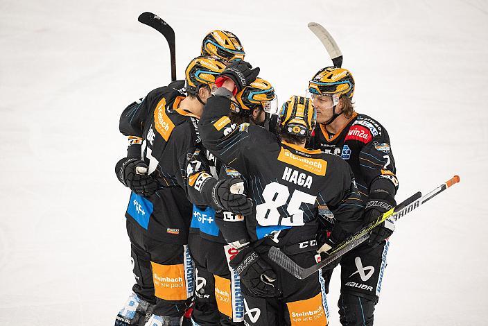 Die Steinbach Black Wings Linz feiern das Tor zum 1 zu durch Shawn St.Amant (Steinbach Black Wings Linz) Steinbach Black Wings Linz vs Moser Medical Graz 99ers, Pre-Play-Offs, 1. Runde ICE Hockey League, Steinbach Black Wings Linz, Linz AG Eisarena 