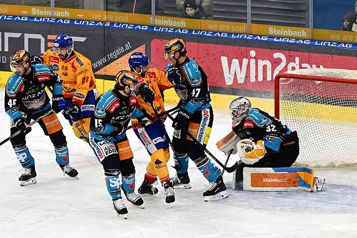  Luke Moncada (Migross Supermercati Asiago Hockey 1935), Matthew Cairns (Migross Supermercati Asiago Hockey 1935), Logan Roe (Steinbach Black Wings Linz), Tormann Rasmus Tirronen (Steinbach Black Wings Linz) Win2Day ICE Hockey League,  Steinbach Black Wings Linz vs  Migross Supermercati Asiago Hockey 1935,  Linz AG Eisarena 