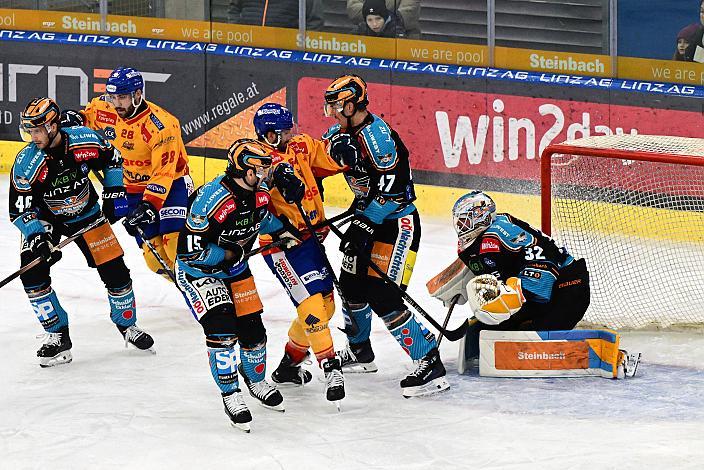  Luke Moncada (Migross Supermercati Asiago Hockey 1935), Matthew Cairns (Migross Supermercati Asiago Hockey 1935), Logan Roe (Steinbach Black Wings Linz), Tormann Rasmus Tirronen (Steinbach Black Wings Linz) Win2Day ICE Hockey League,  Steinbach Black Wings Linz vs  Migross Supermercati Asiago Hockey 1935,  Linz AG Eisarena 