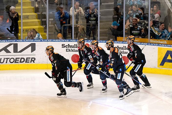 Brian Lebler (Steinbach Black Wings Linz) feiert das 1 zu 0,  Steinbach Black Wings Linz vs EC iDM Wärmepumpen VSV, 1. Runde, Steinbach Black Wings Linz, Linz AG Eisarena 