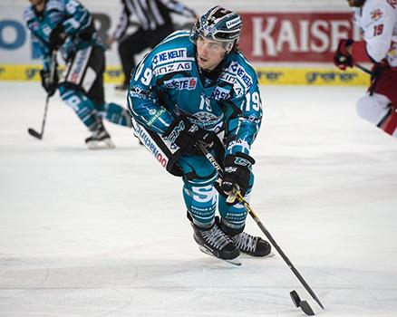 Joel Broda (EHC Liwest Black Wings Linz) EHC Liwest Black Wings Linz vs EC Red Bull Salzburg