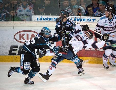 Sebastien Piche, und Brandon Marino, Fehervar AV 19, LinzEHC Liwest Black Wings Linz vs Fehervar AV19