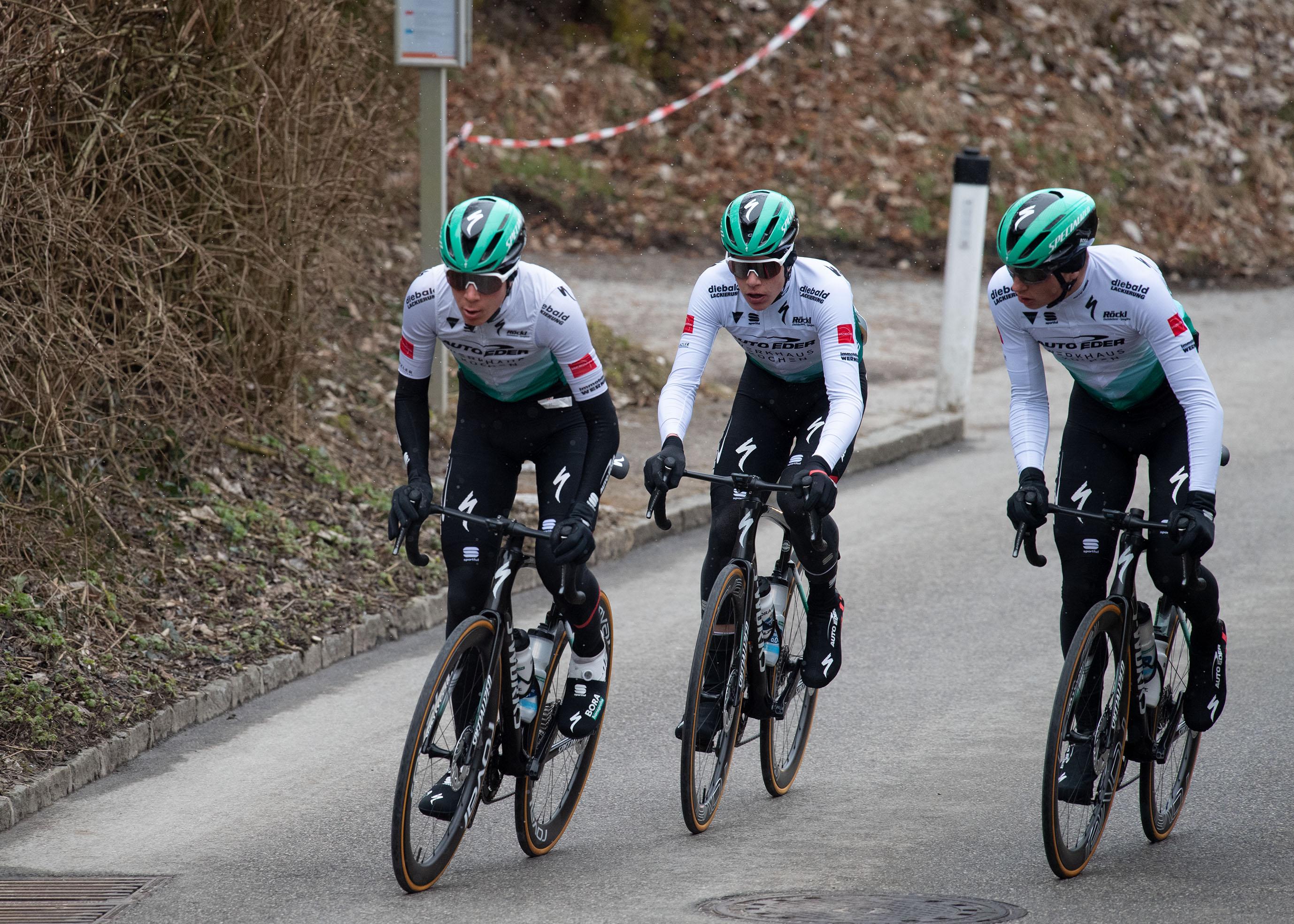 Die Sieger der Junioren Junioren, 1.  Cian Uijtdebroeks (BEL, Team Auto Eder Bayern),  Radliga, 60. Radsaison-Eröffnungsrennen Leonding, Oberösterreich